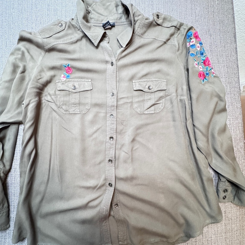 Torrid Womens Olive Green Floral Embroidered Utility Button Down Shirt Size 1